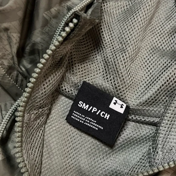 Under Armour Men's Gray Camo Windbreaker - Picture 3 of 4